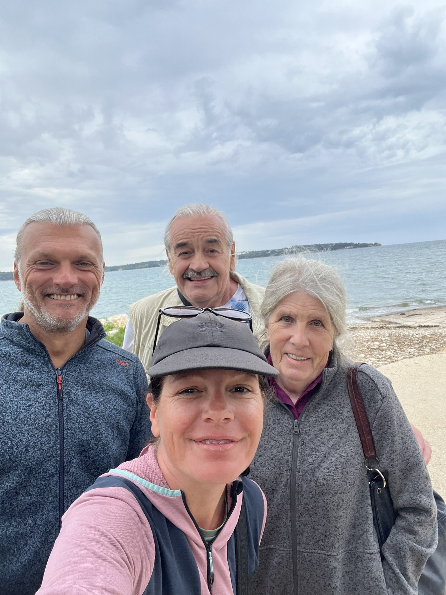 Conny und Peter mit Doris und Christian am Meer