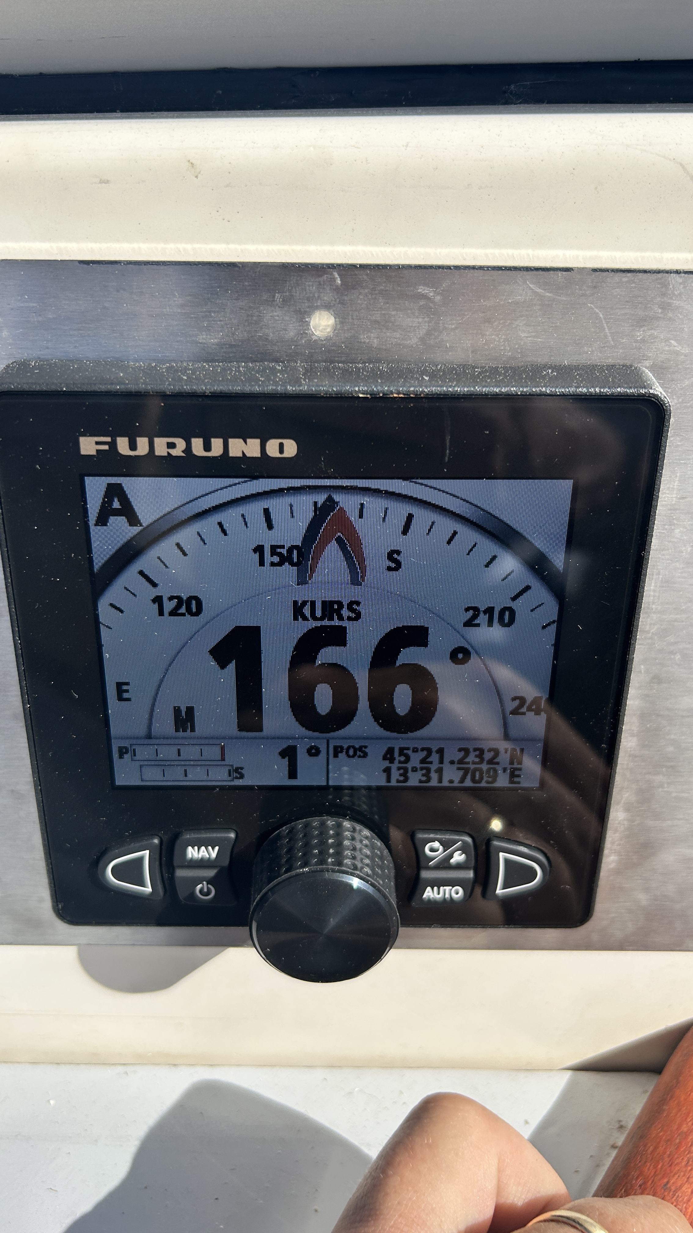 Die neue Furuno-Anzeige, Kurs 166°