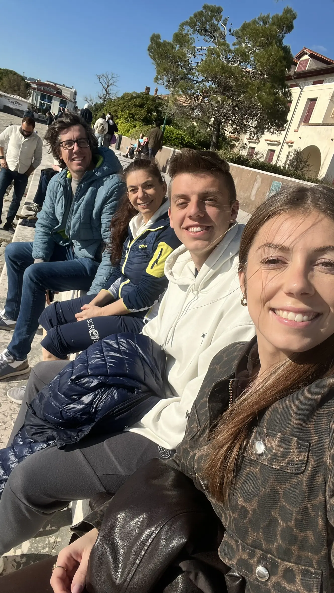 Sebi, Sarah, Christian und Doris feiern die Schiffstaufe