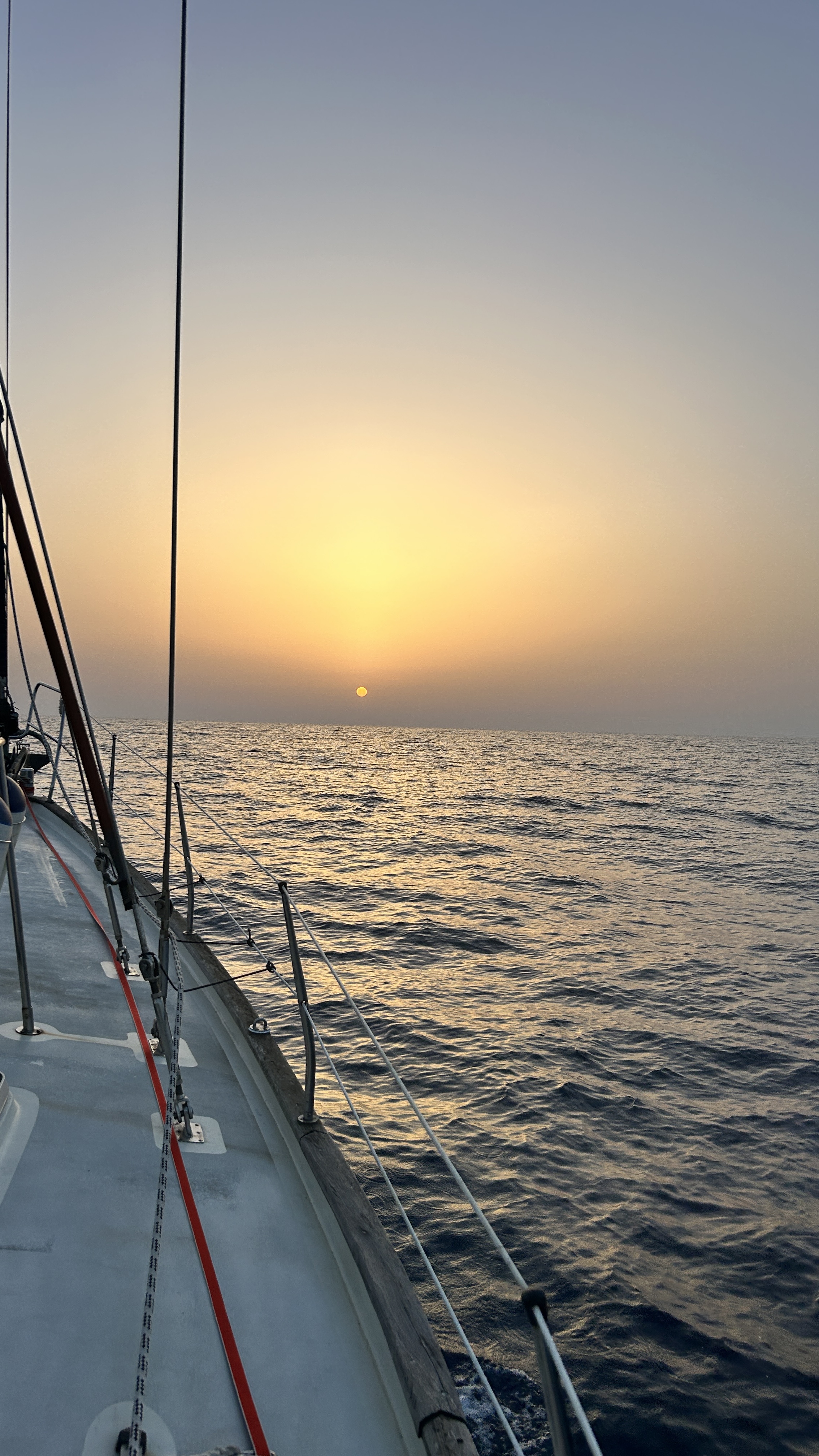 Segel gesetzt auf offener See