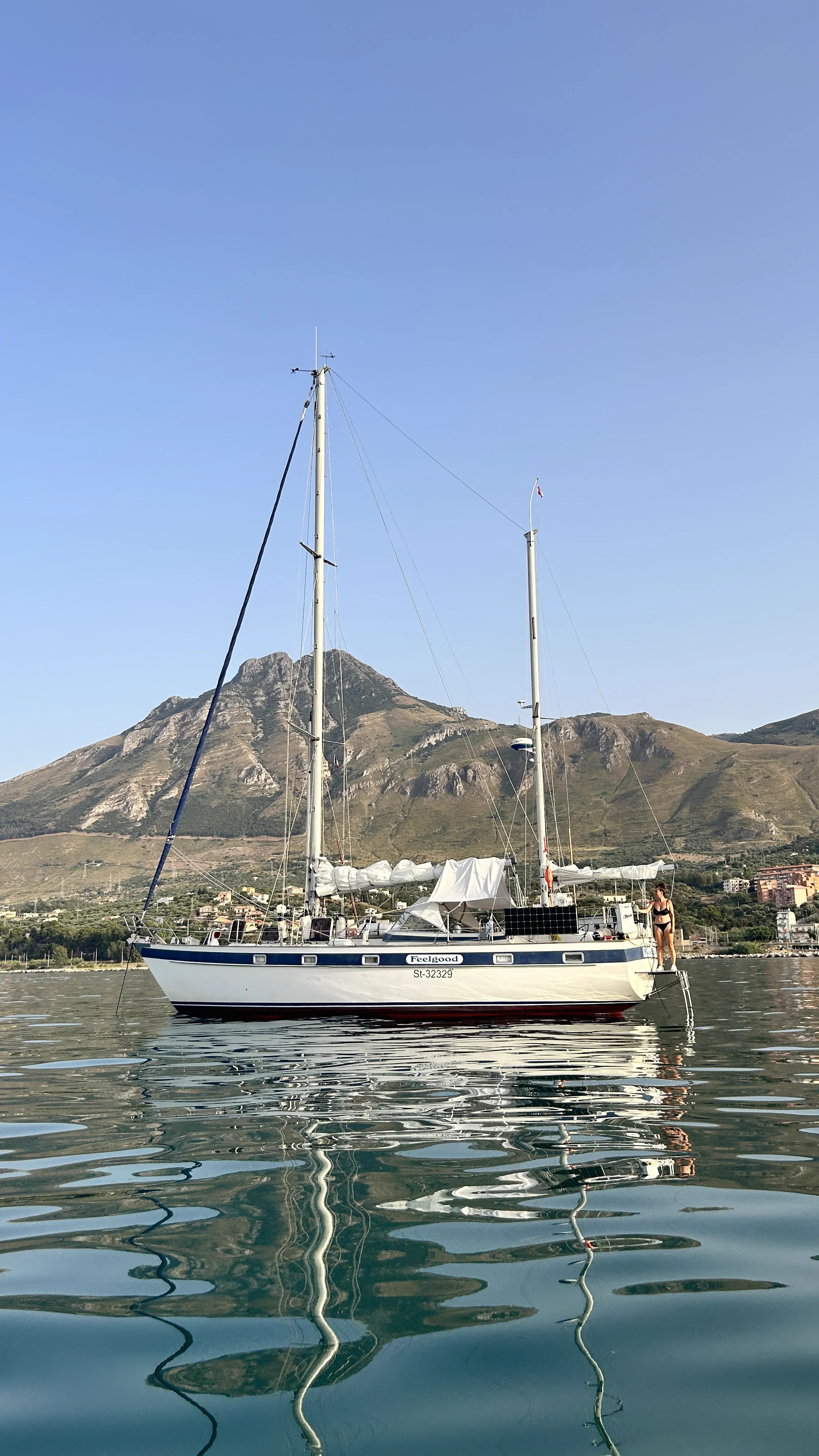 Unsere Lady vor Anker