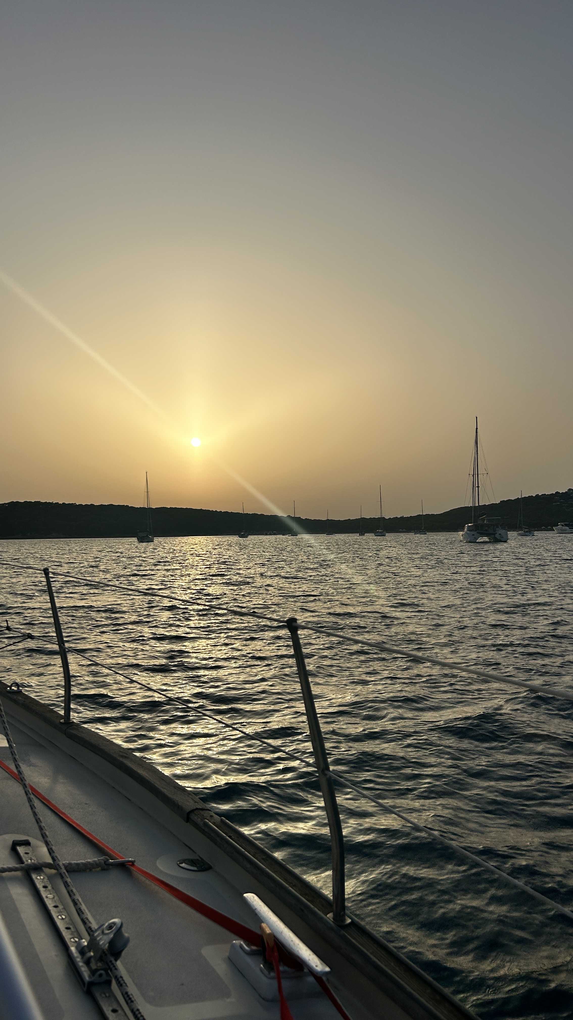 Boote vor Anker in Porto Pino