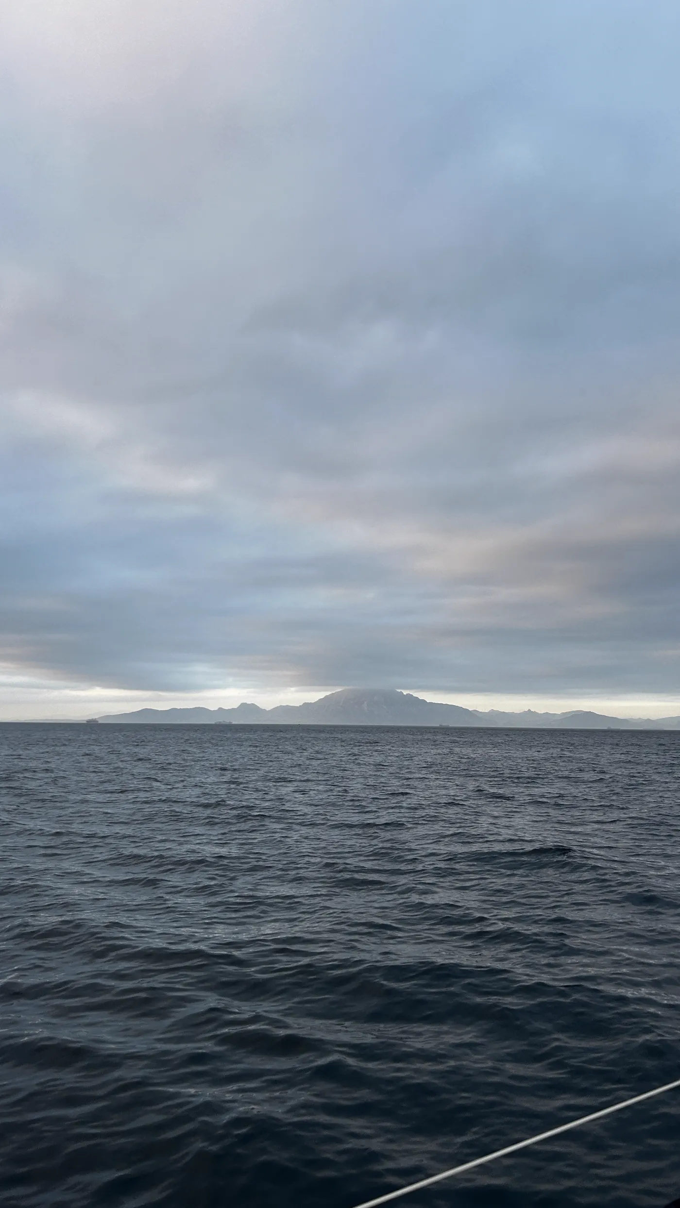 Die Küste verschwindet hinter dem Horizont
