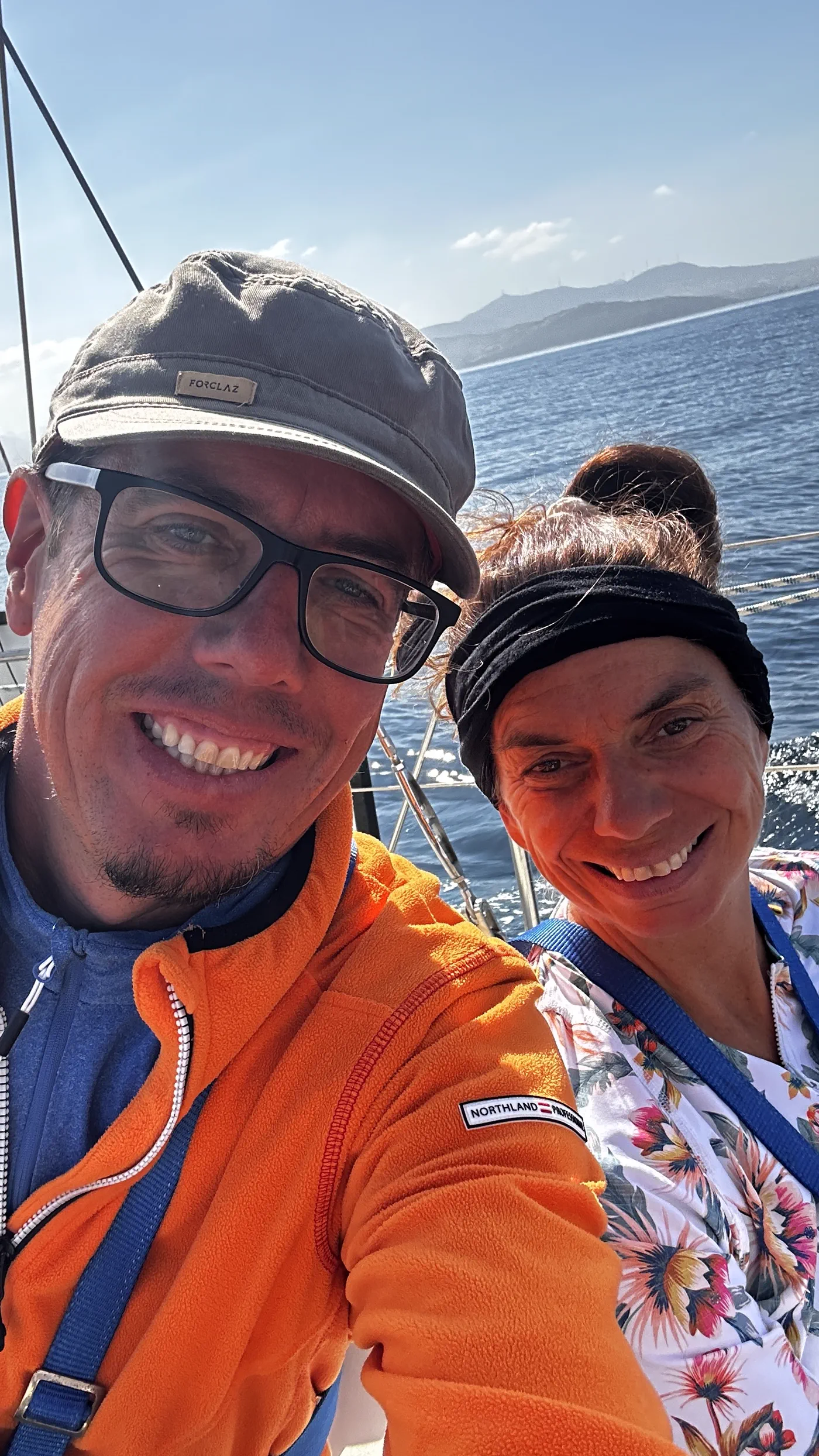 Wir beide im Cockpit, Land noch im Rücken