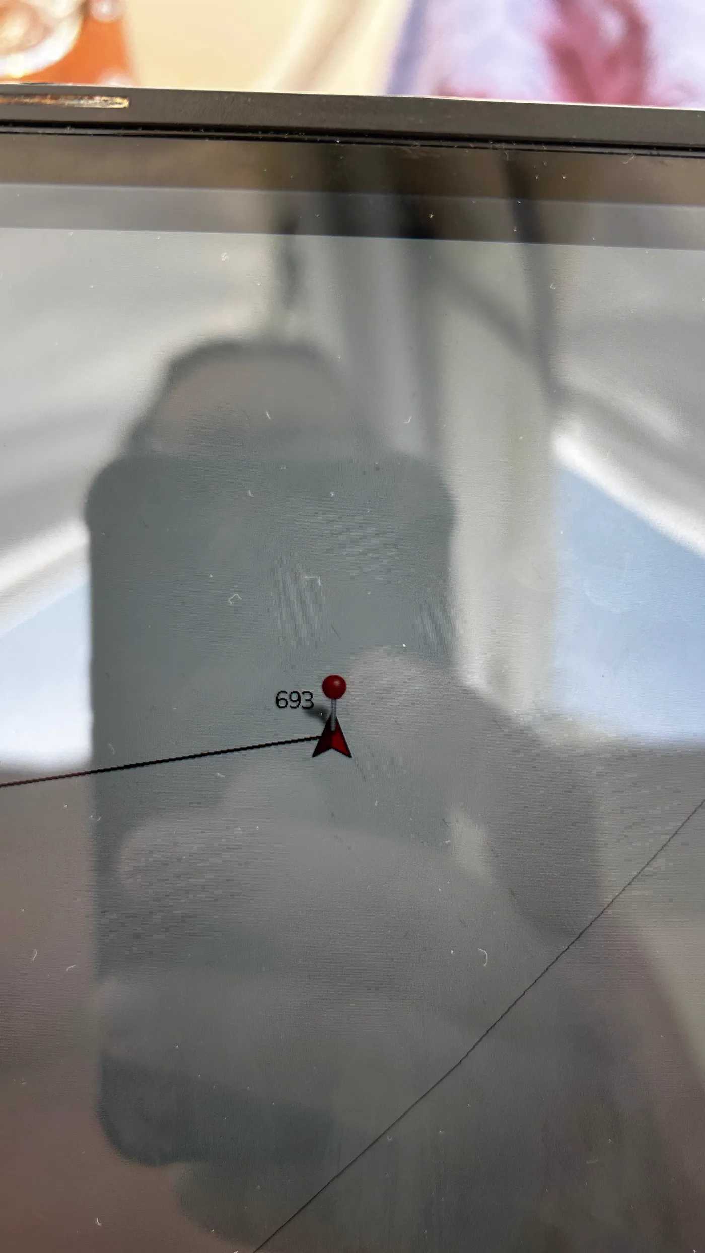 Die Tiefenanzeige zeigt 693 Meter