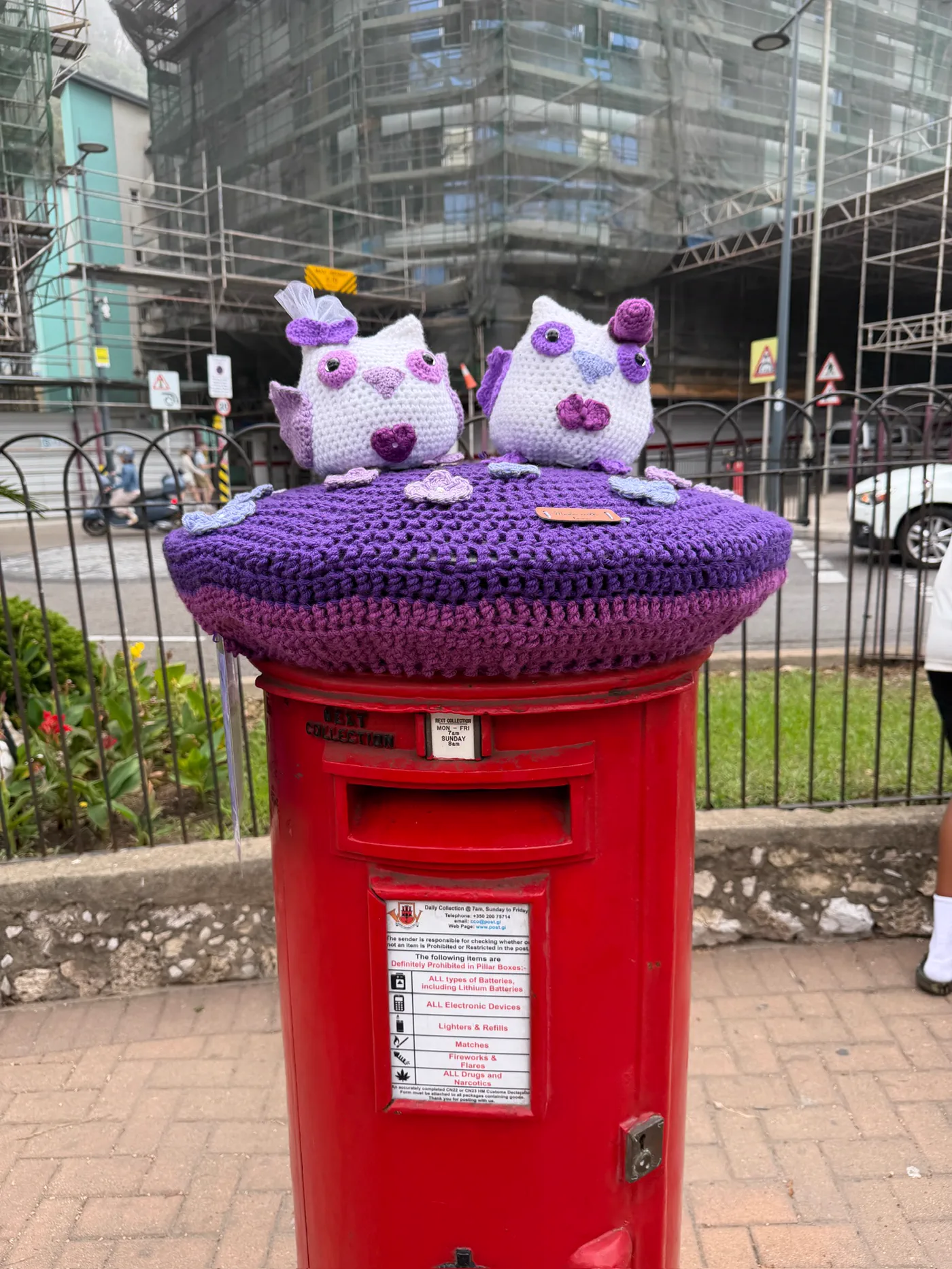 Roter britischer Briefkasten