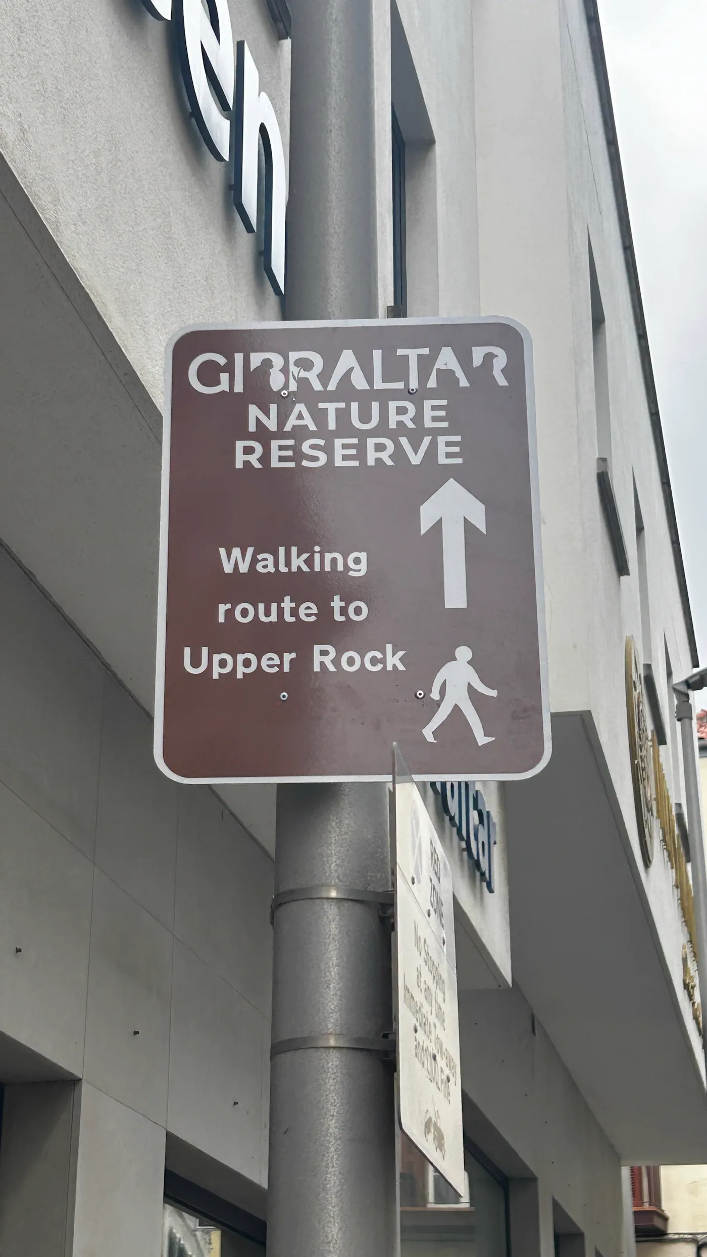 Wegweiser zum Naturreservat Upper Rock