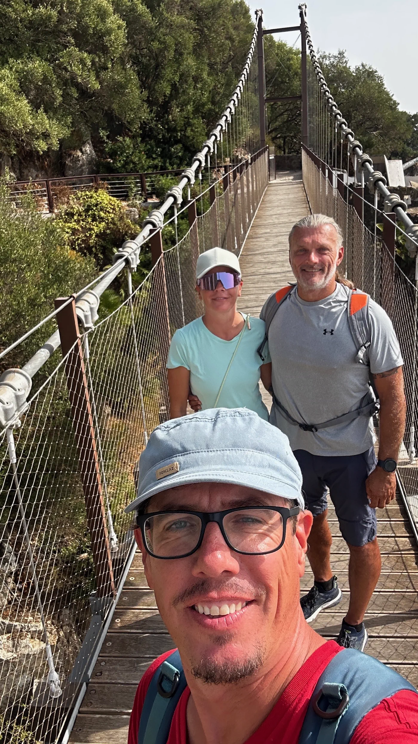 Gemeinsam auf der Hängebrücke