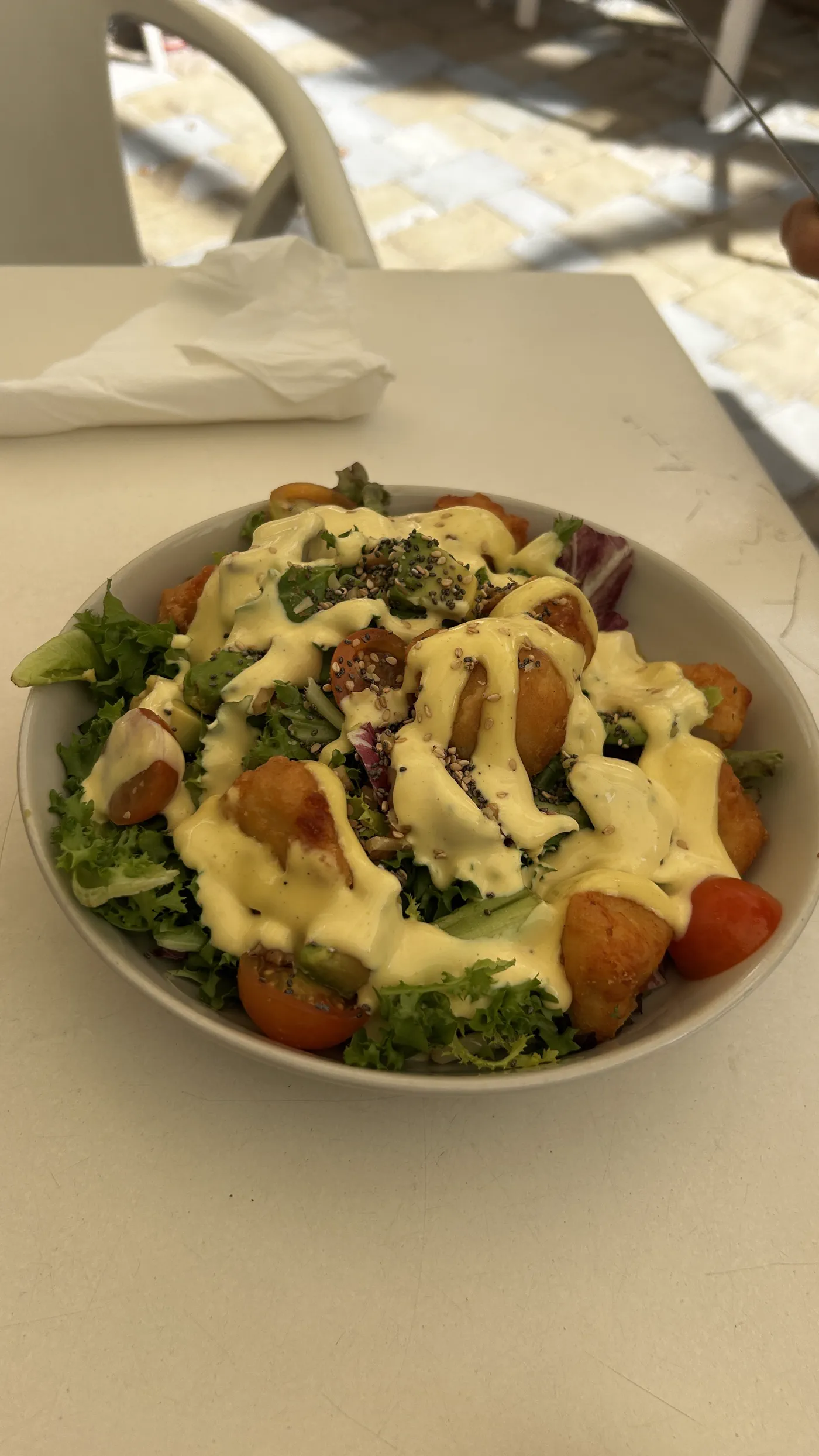 Bowl mit Salat statt Fish and Chips