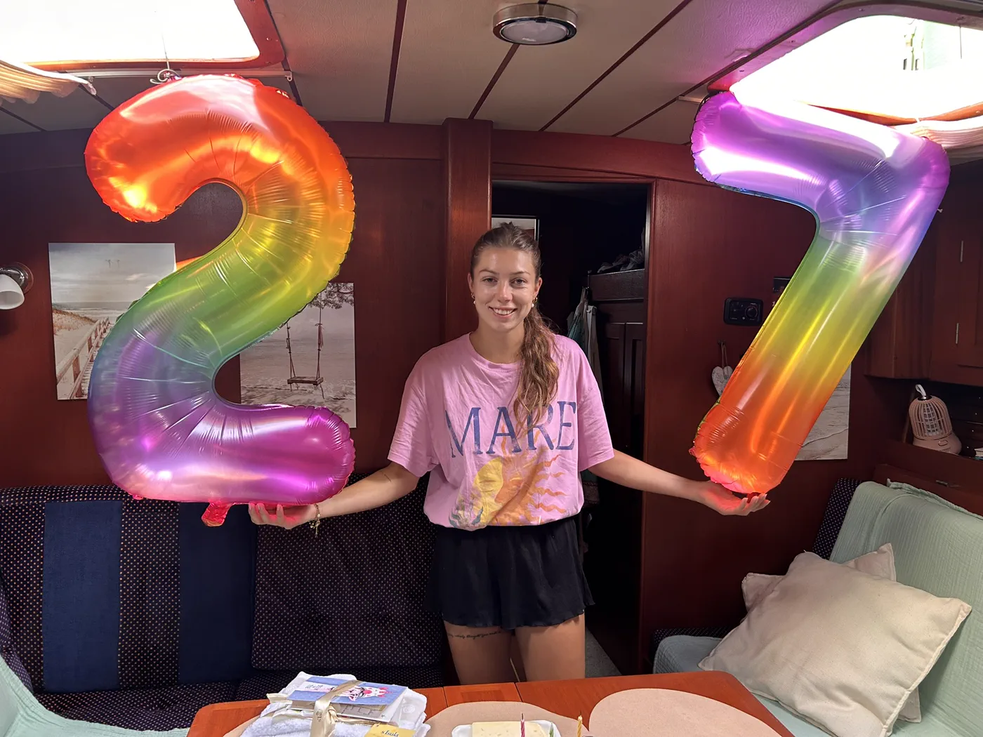 Sarahs Geburtstag an Bord, mit Luftballons