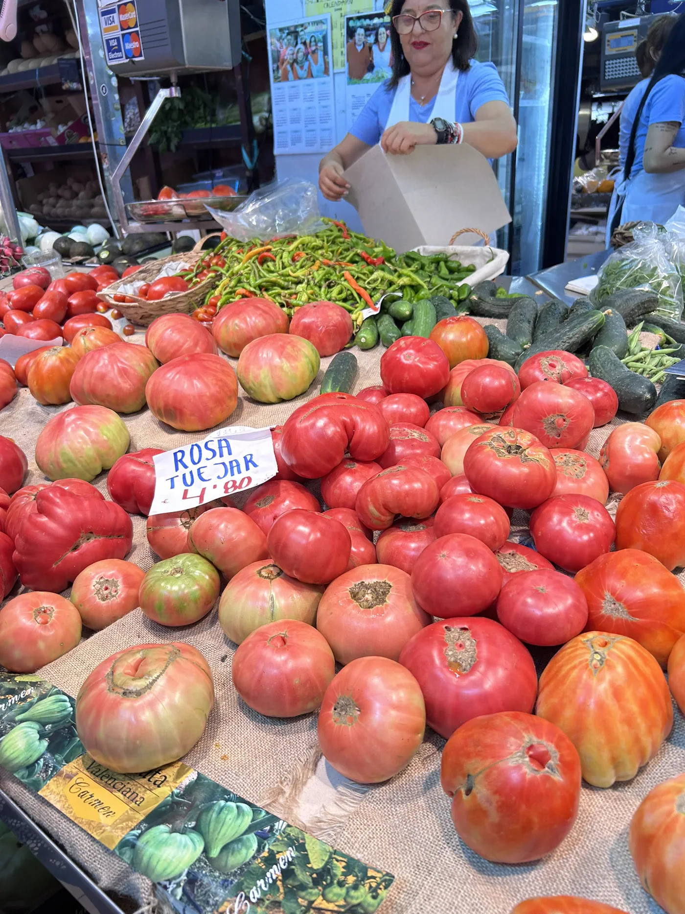Tomatenstand in der Markthalle