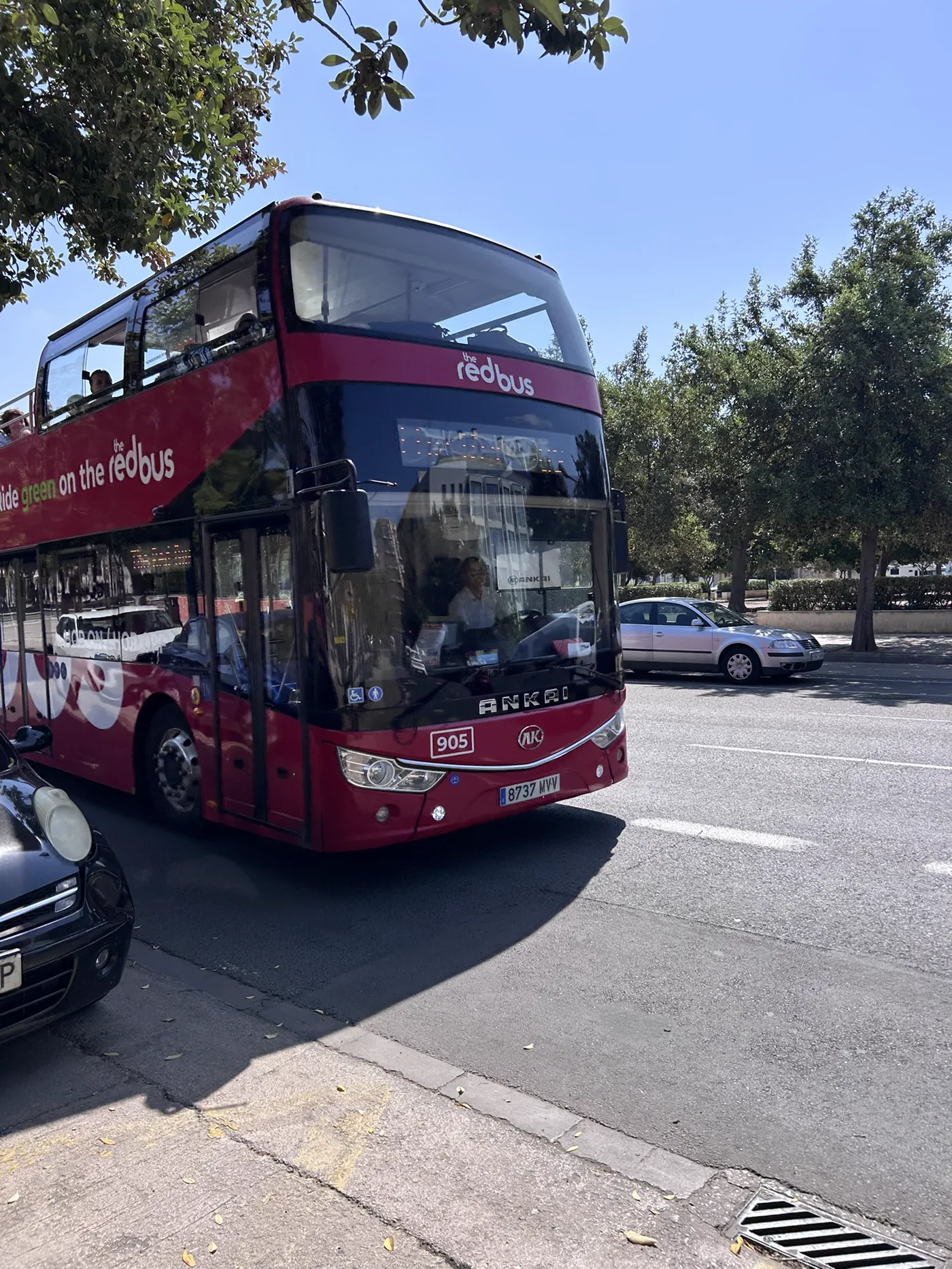 Der rote Hop-on-Hop-off-Bus in Valencia