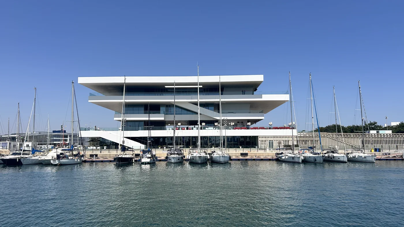 Die Marina von Valencia mit dem Veles e Vents