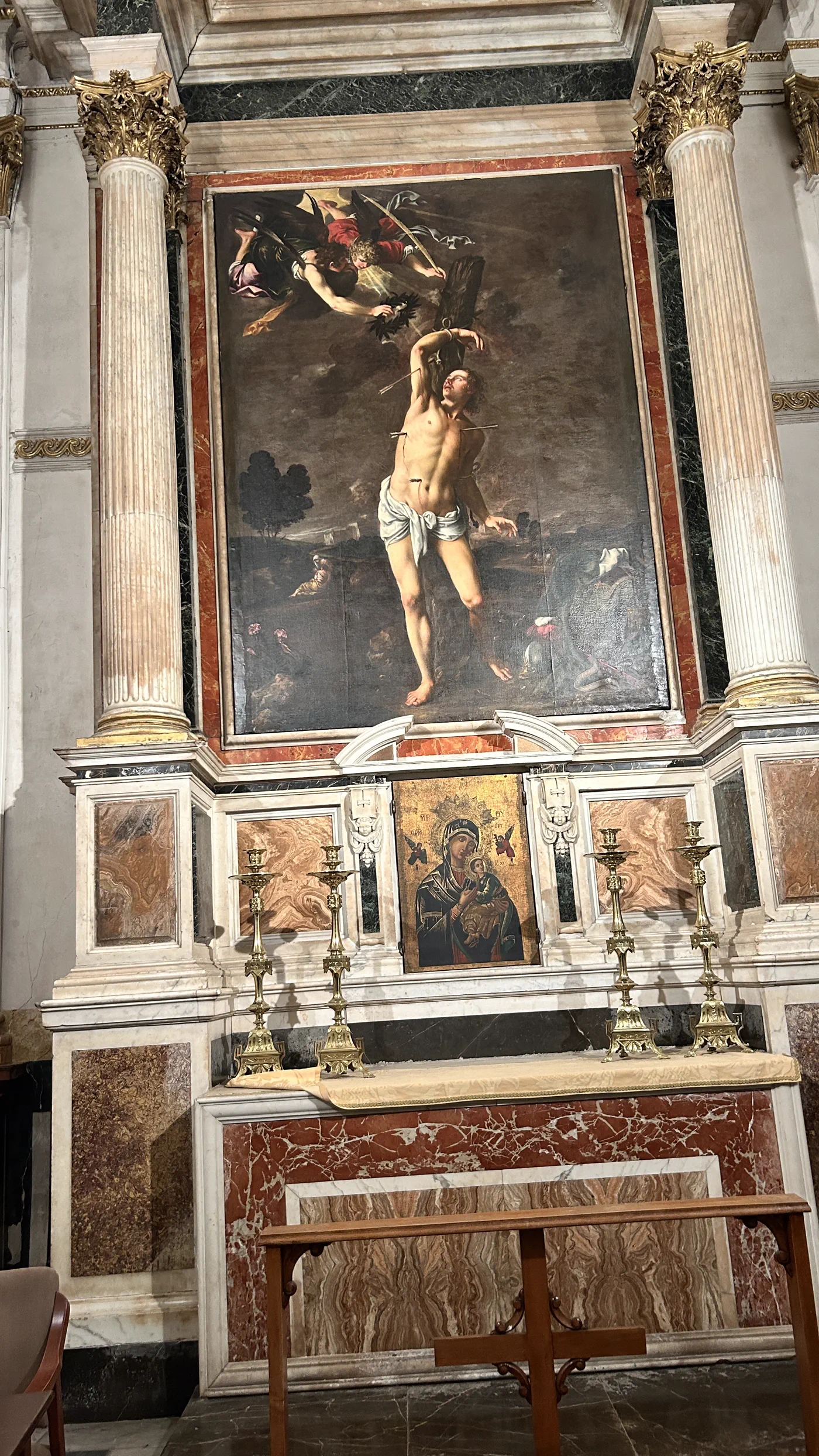 Seitenaltar mit Gemälde