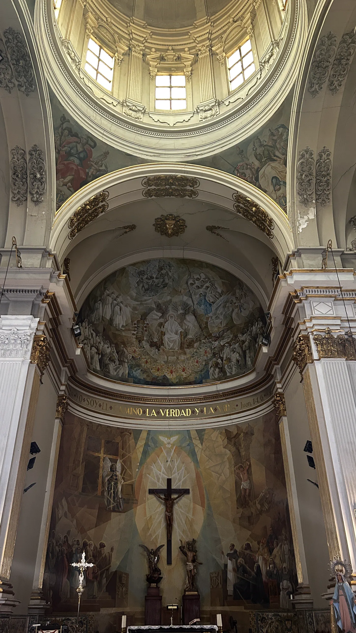 Blick in die Kuppel mit Deckenfresken