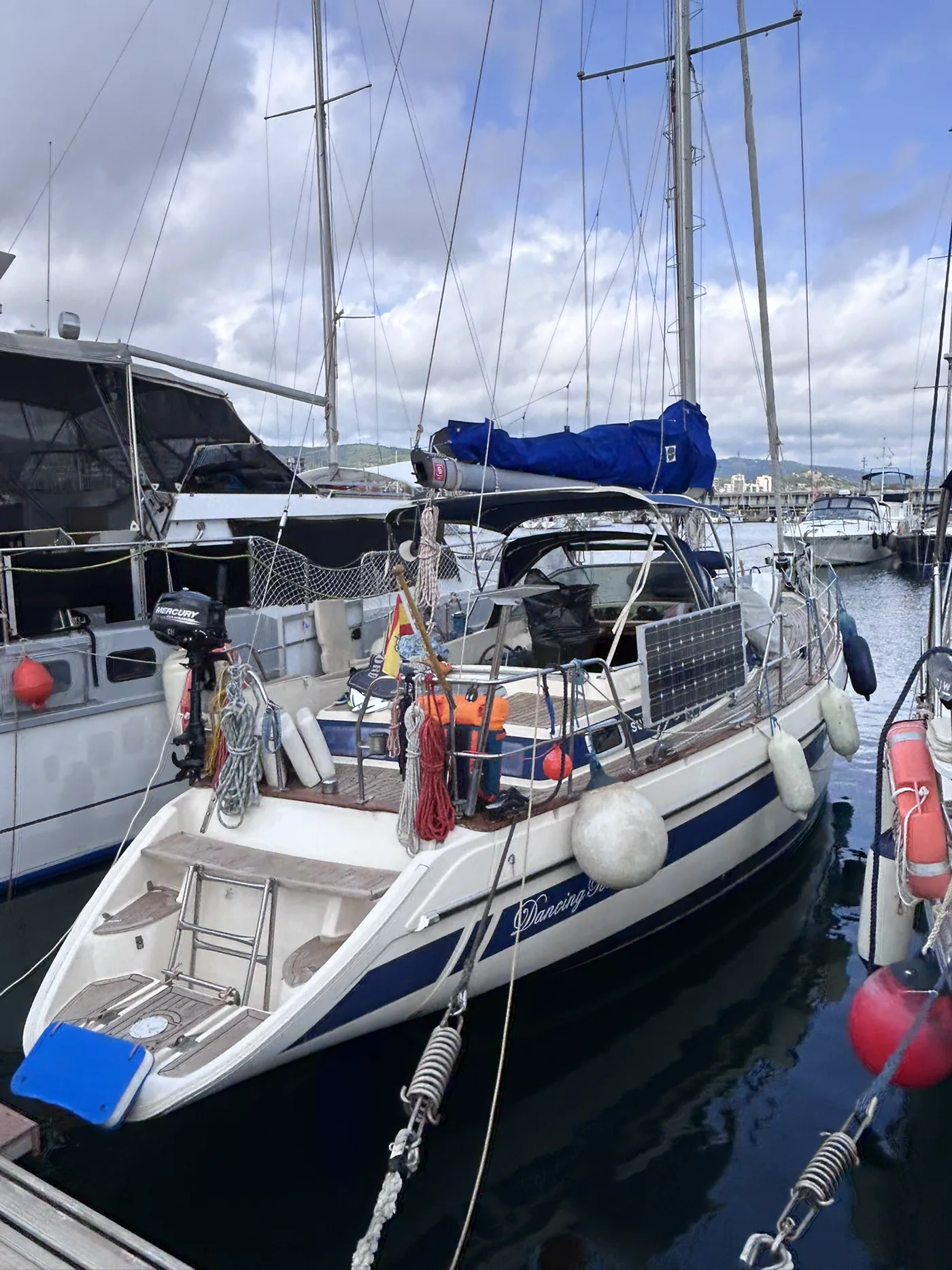 Die Dancing Pearl liegt im Hafen